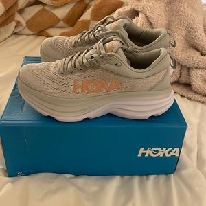 Hoka womens Bondi 8 never worn!!!